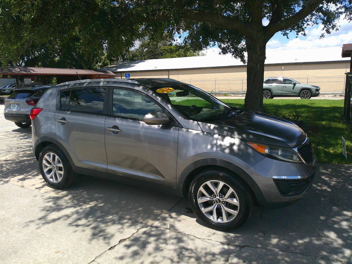 2016 KIA SPORTAGE EX; LX (KNDPB3AC9G7) , located at 10405 Abercorn Street, Savannah, GA, 31419, (912) 921-8965, 31.988262, -81.131760 - Photo#2